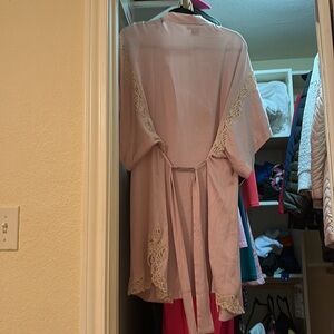 NWOT NATORI blush Satiny Lace Robe Size m